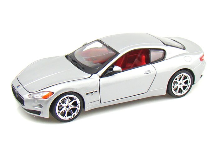 Bburago Maserati Gran Turismo (2008) Stříbrné 1:24