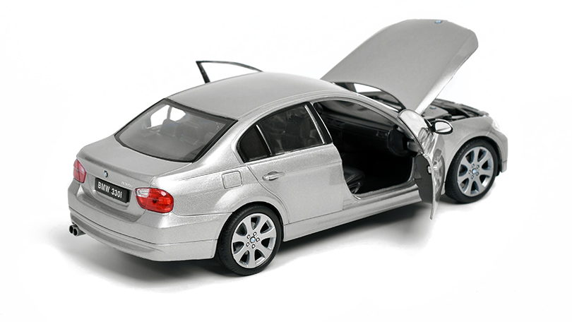 Welly BMW 330i, Stříbrné 1:24