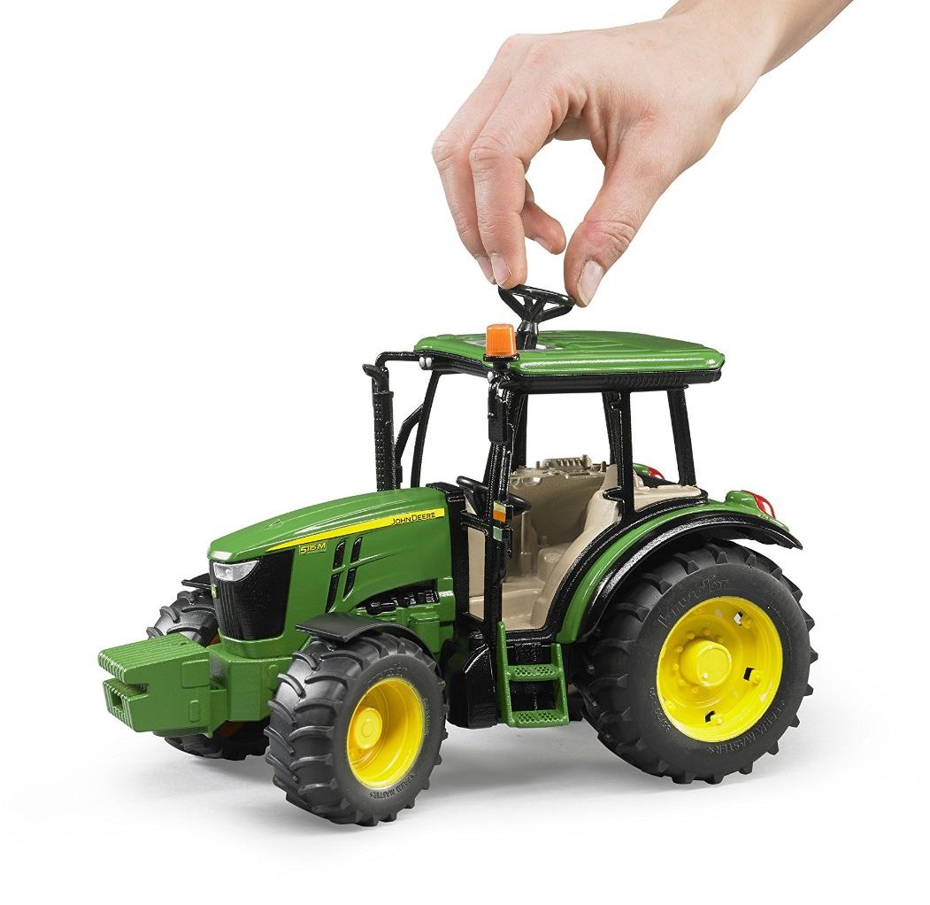 Bruder 2108 Traktor John Deere 5115M a vlečkou