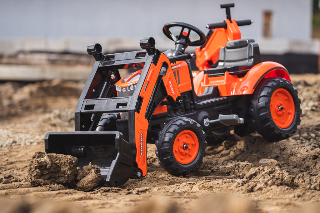 FALK Šlapací traktor Kubota M7171 s vlečkou, přední a zadní lžící