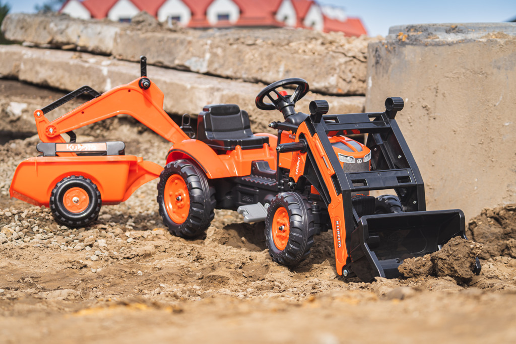 FALK Šlapací traktor Kubota M7171 s vlečkou, přední a zadní lžící