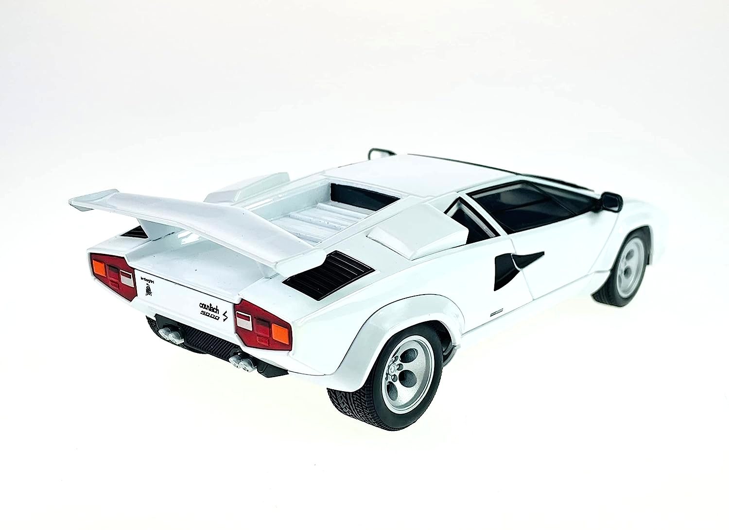 Welly Lamborghini Countach LP 5000 S (white) 1:24