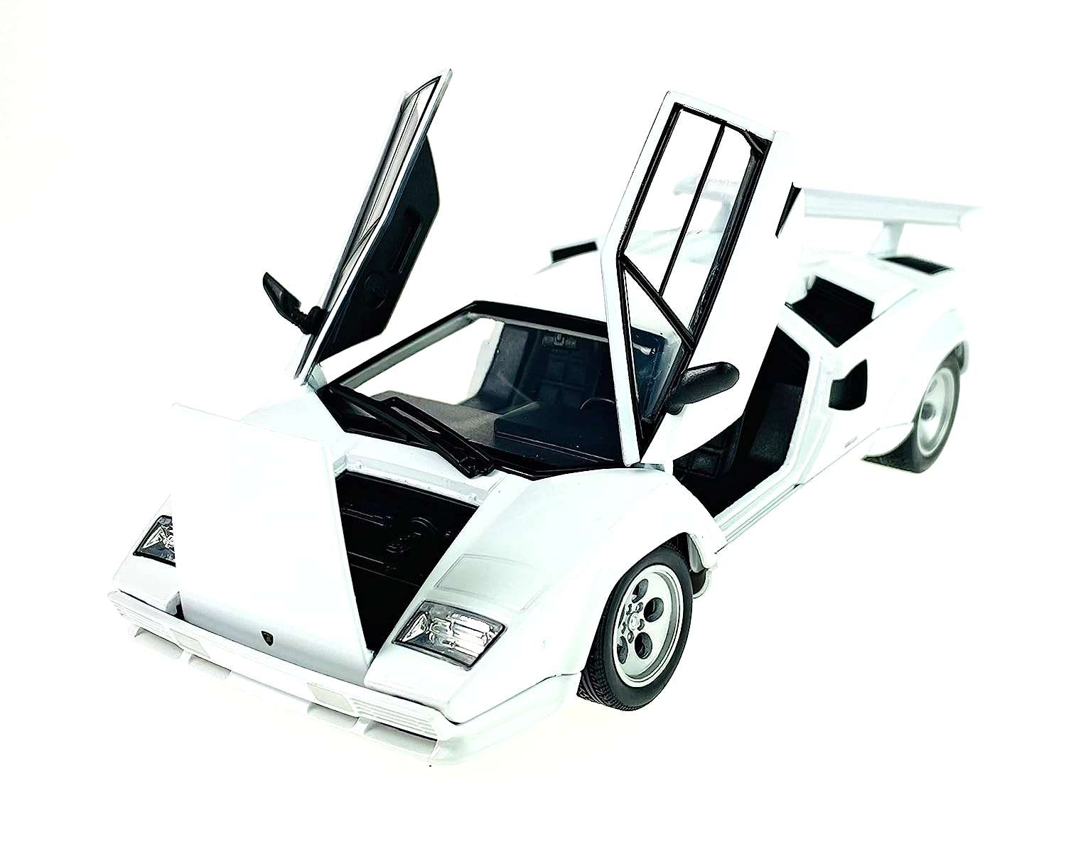 Welly Lamborghini Countach LP 5000 S (white) 1:24