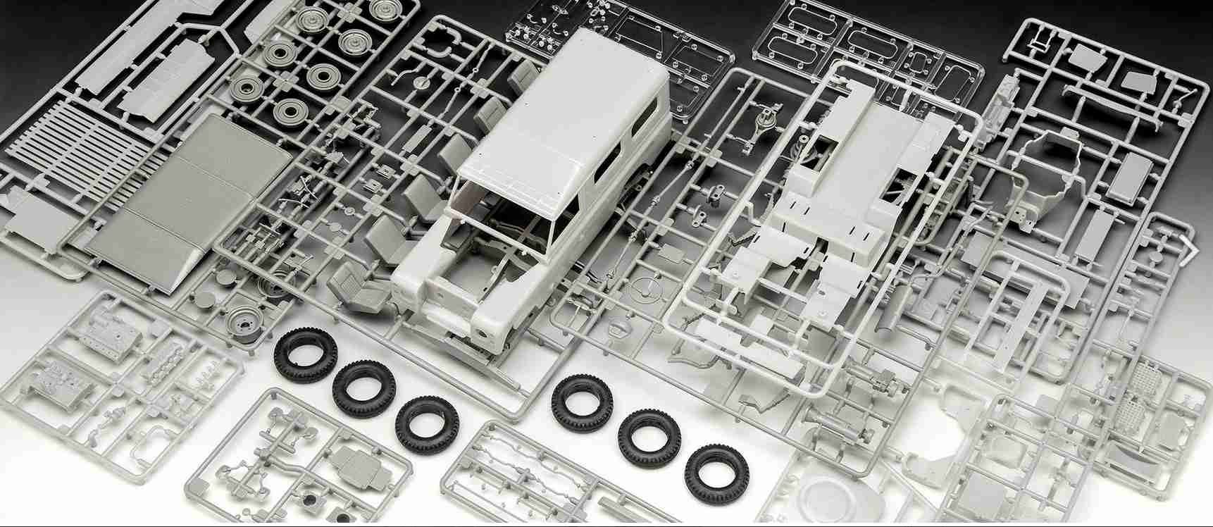 Revell ModelSet auto 67056 Land Rover Series III LWB (commercial) (1:24)