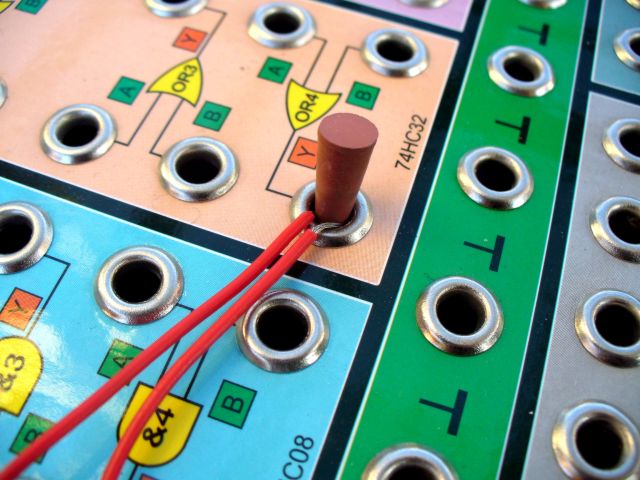 Voltík II. elektronická stavebnice na baterie