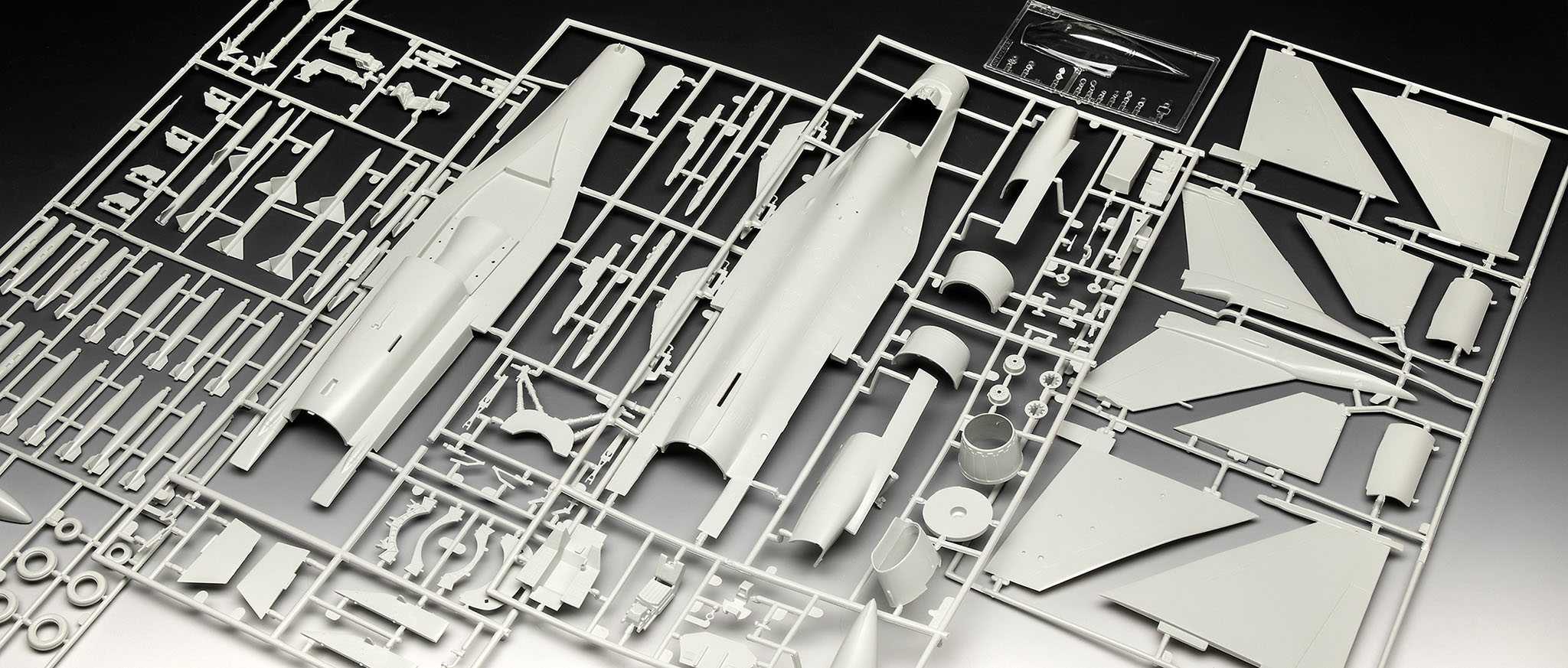 Revell Plastic ModelKit letadlo 03802 - 50th Anniversary F-16 Falcon (1:32)