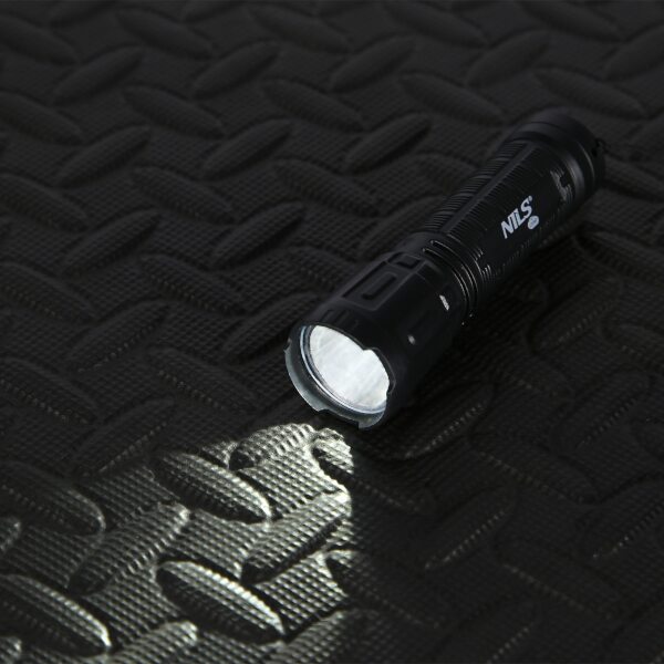 Ruční LED svítilna NILS Camp NC0002 180 lm
