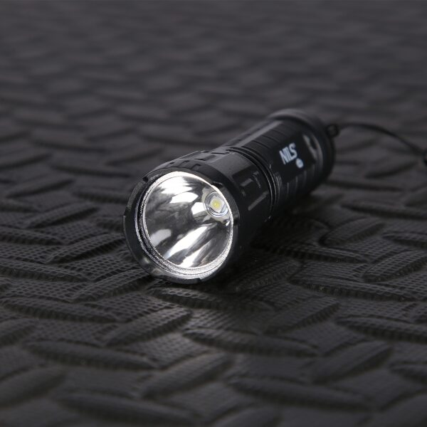 Ruční LED svítilna NILS Camp NC0002 180 lm