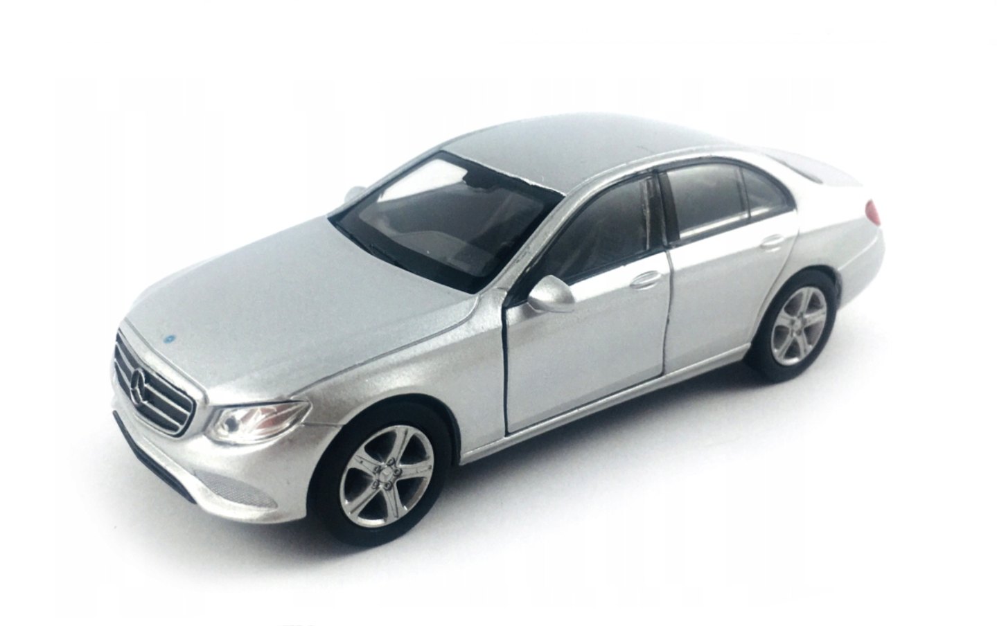Welly Mercedes Benz E-Class 2016, stříbrný 1:36