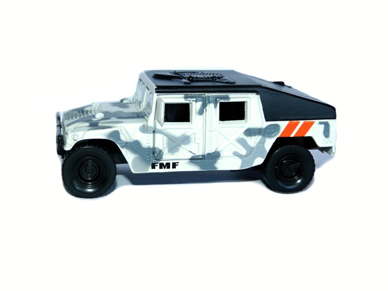 Maisto Military Force Vehicle Humvee White 1:40