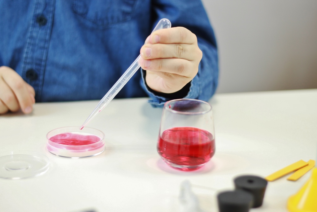 BUKI Chemická laboratoř 200 pokusů