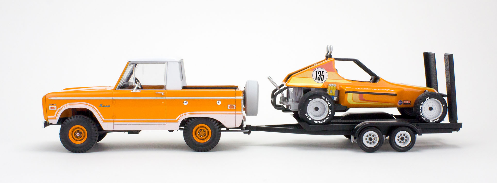 Revell ModelKit MONOGRAM auto 7228 Ford Bronco Half Cab Sandman II (1:25)