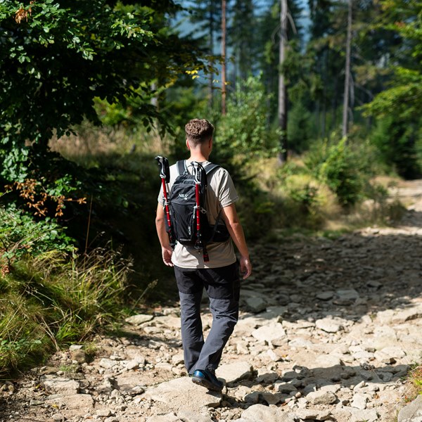 Turistický batoh NILS Camp NC1950 Caver černý 18 litrů