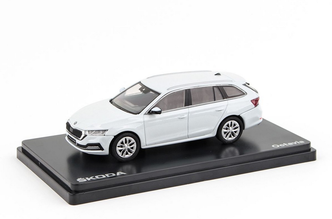 Abrex Škoda Octavia IV Combi (2020) Bílá Moon Metalíza 1:43