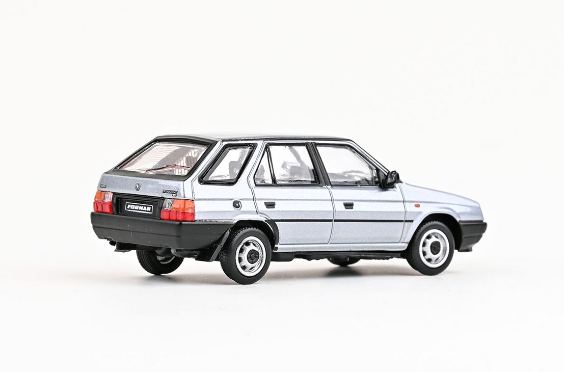 Abrex Škoda Forman (1993) Stříbrná Safír Metalíza 1:43