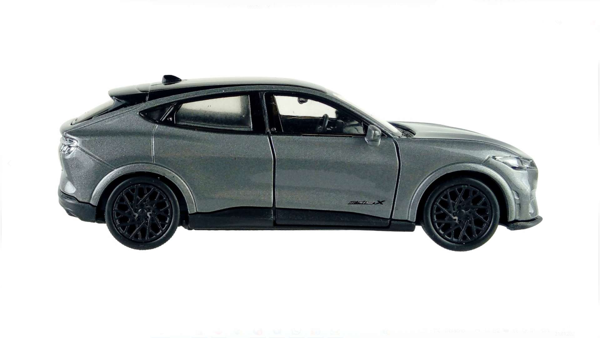 Welly Ford Mustang Mach-E GT 2023 (gray) 1:34-39