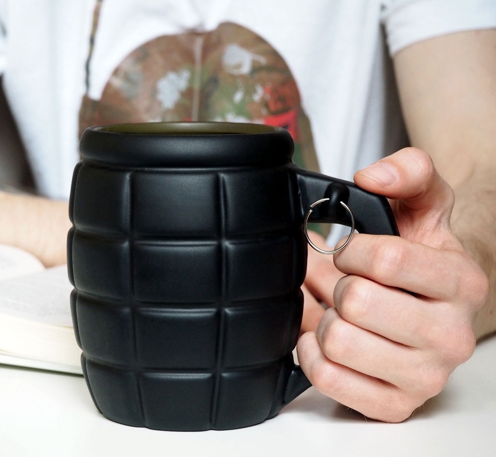 Granátový hrnek s pojistkou, Černý 790 ml.