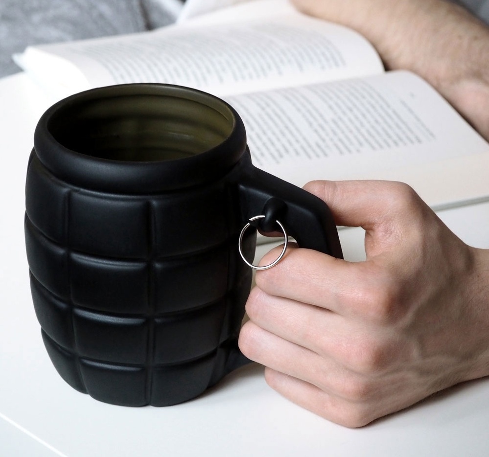 Granátový hrnek s pojistkou, Černý 790 ml.