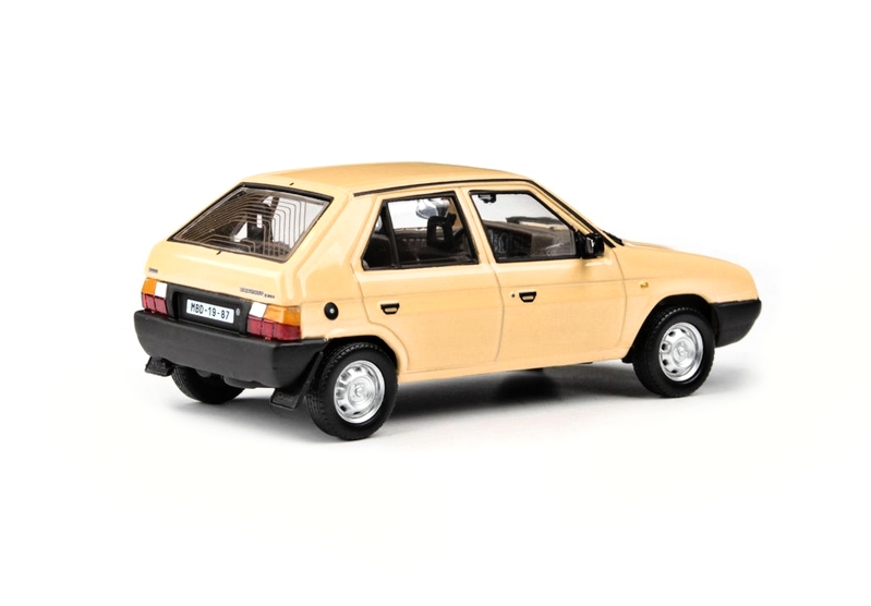 Abrex Škoda Favorit 136L (1988) Žlutá Mimóza 1:43
