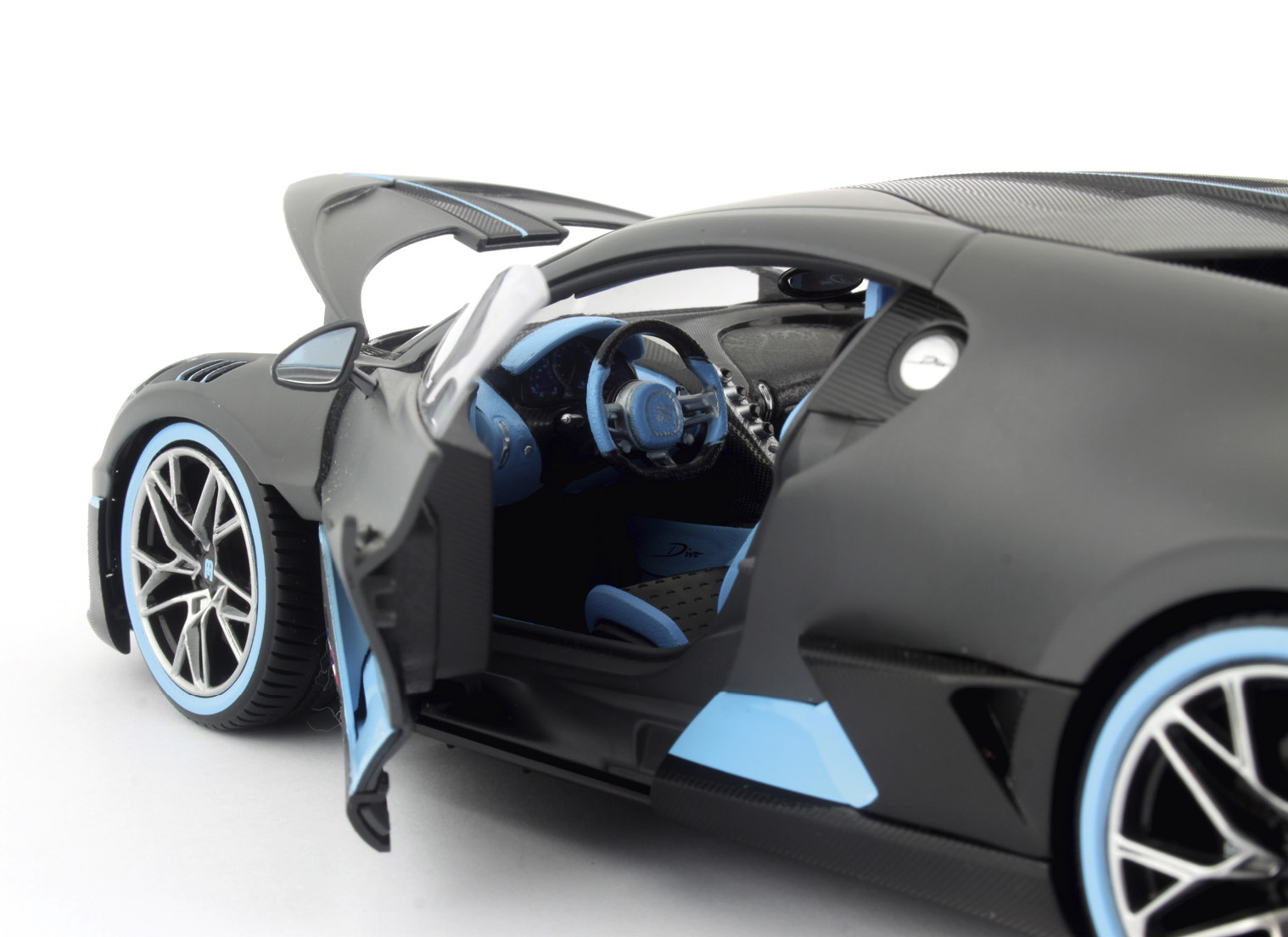 Bburago Bugatti Divo Grey 1:18