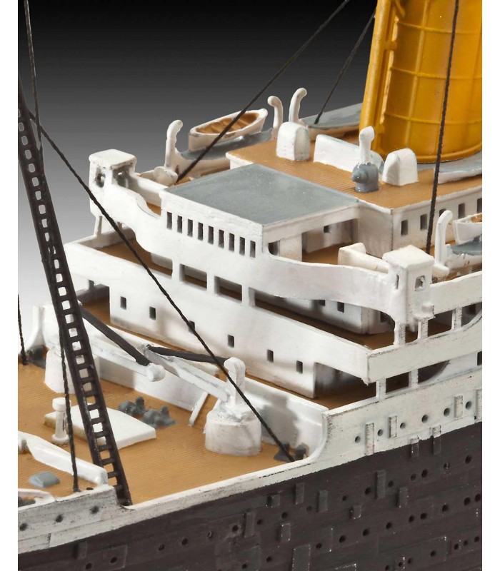 Revell ModelKit loď 05210 R.M.S. TITANIC (1:700)