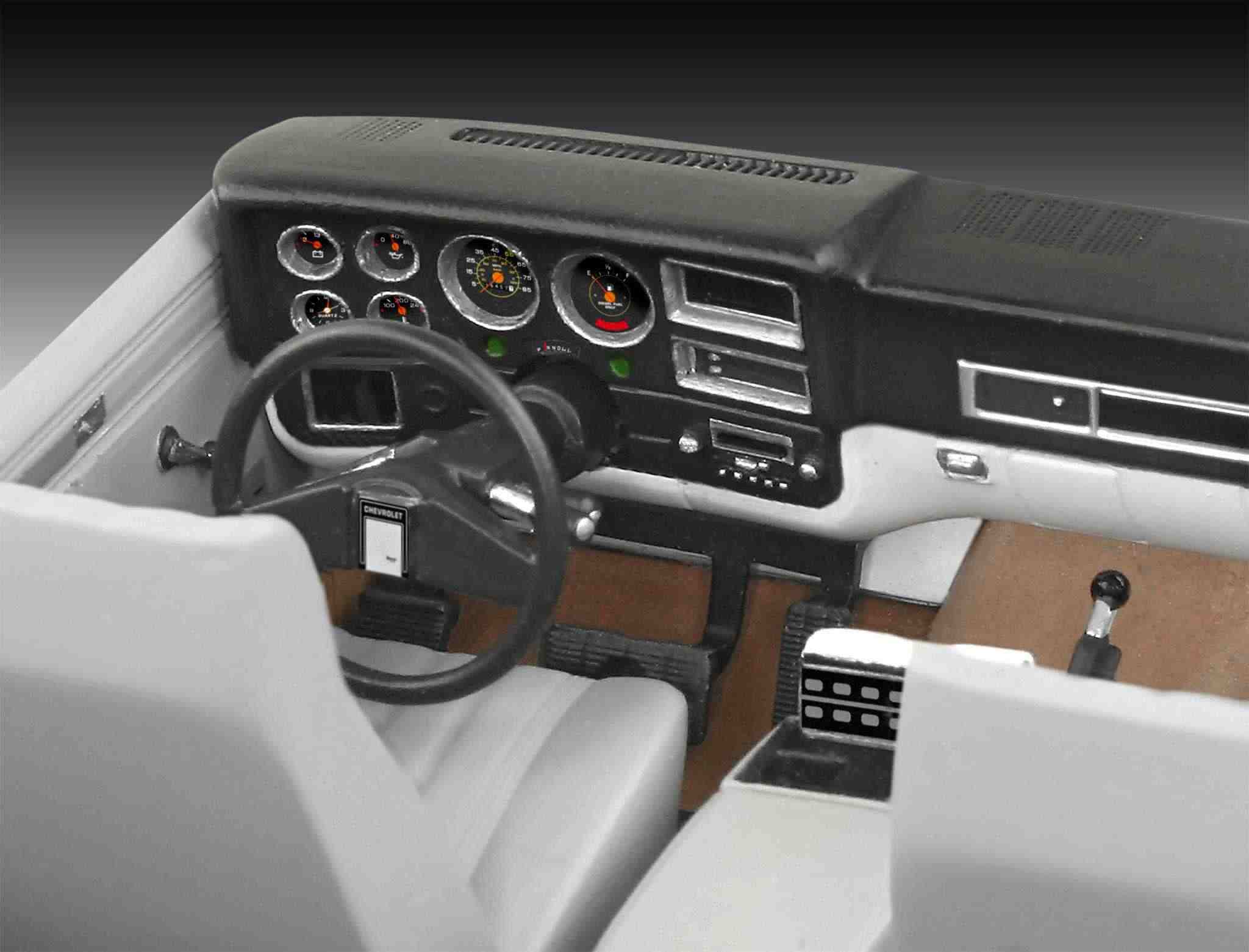Revell ModelSet auto STRANGER THINGS 67724 - 1985 Chevrolet K5 Blazer (1:25)