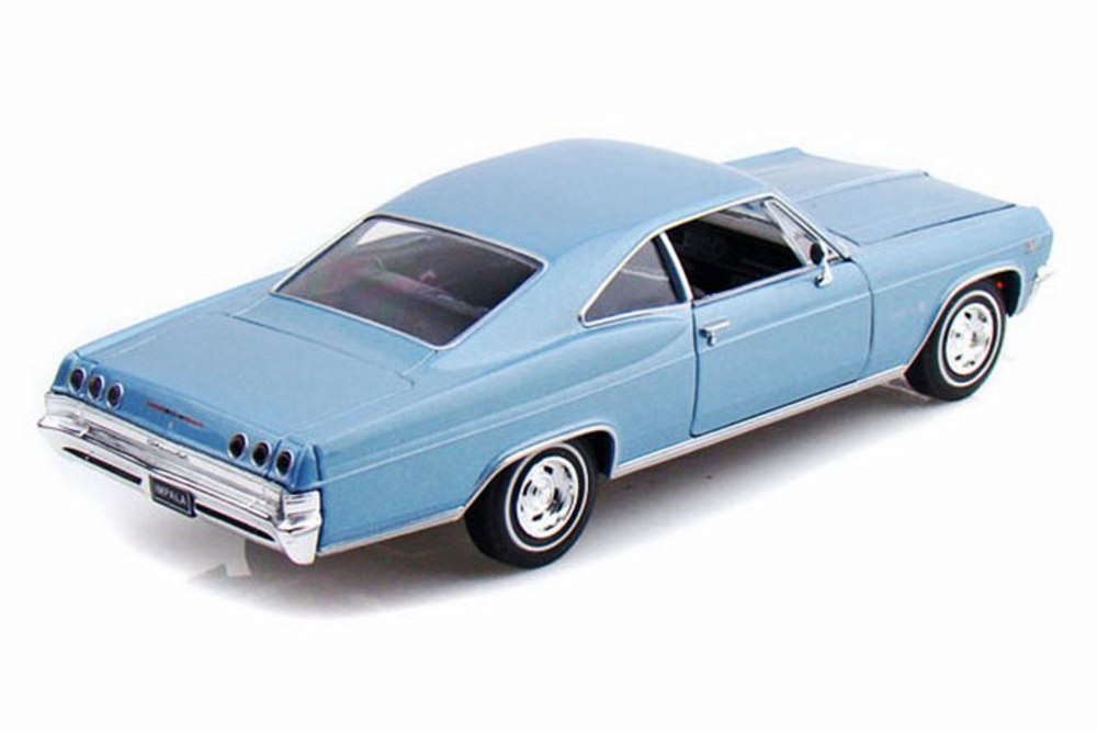 Welly Chevrolet 1965 Impala SS 396 light metallic blue 1:24
