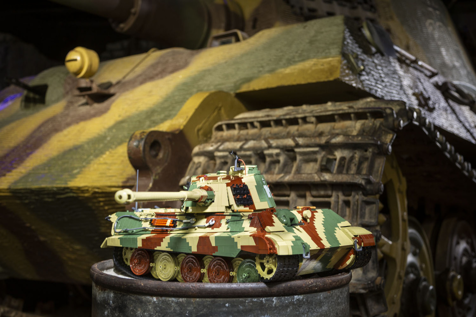 Cobi 2808 Německý těžký tank Pz.Kpfw TIGER II Ausf. B KÖNIGSTIGER, 1:12