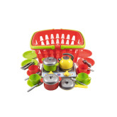 Sada nádobí s vařičem v nákupní košíku z plastu