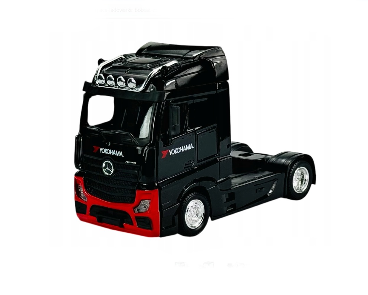 Bburago Haulers construction, Kamion M-B Actros Gigaspace s Bobcat nakladačem, 1:43