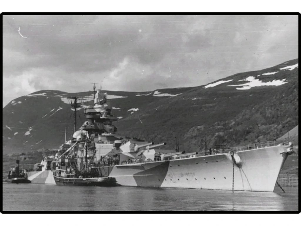 Cobi 4853 II WW Battleship Tirpitz, 1:700, 593 kostek