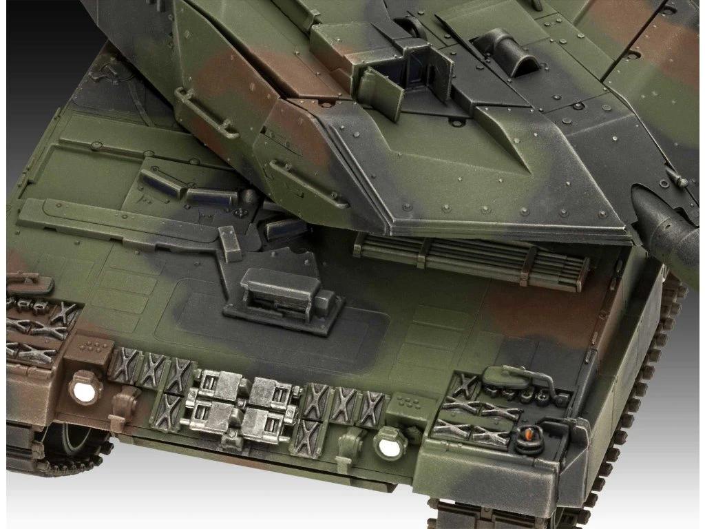 Revell 05631 Leopard 2 A6A2 70 Years Bundeswehr (1:35) Gift-Set
