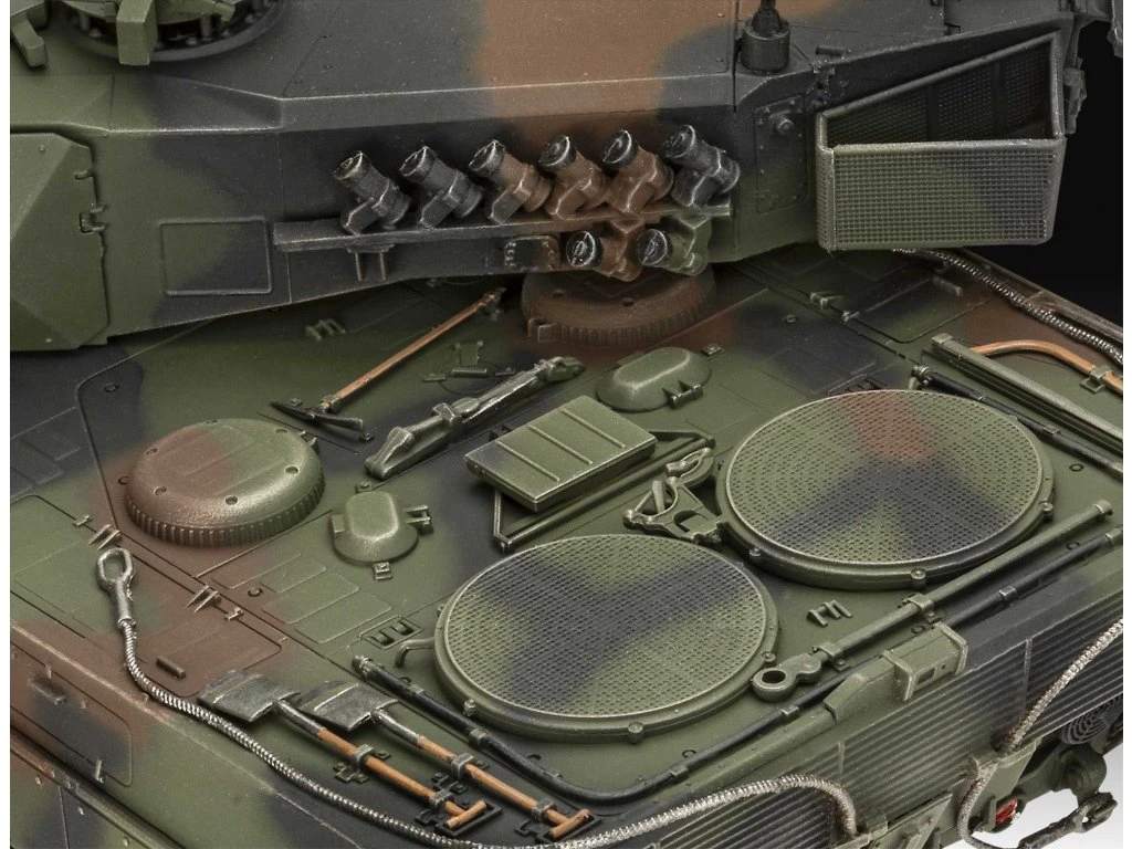 Revell 05631 Leopard 2 A6A2 70 Years Bundeswehr (1:35) Gift-Set