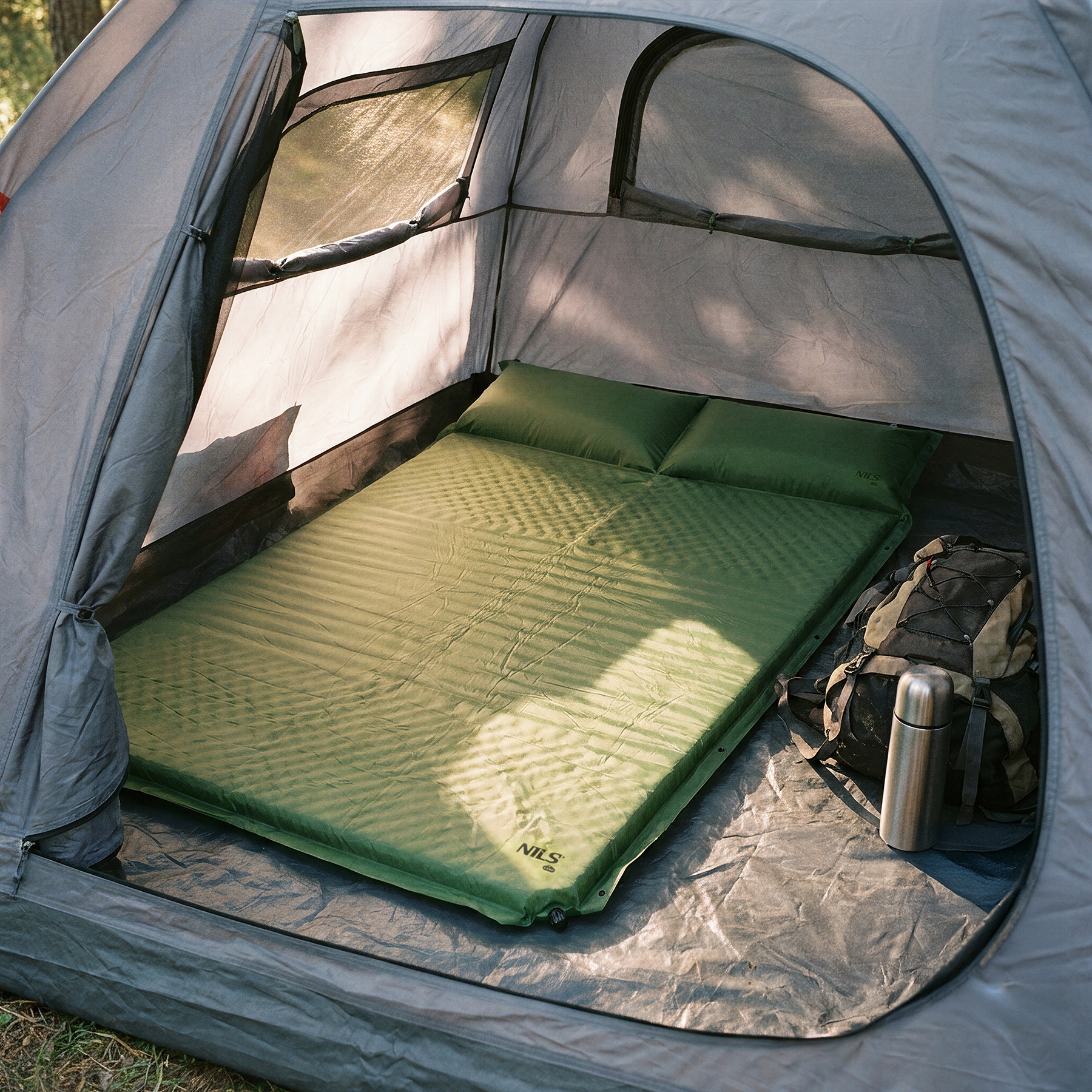 NILS CAMP NC4060 Samonafukovací karimatka pro dvě osoby, zelená