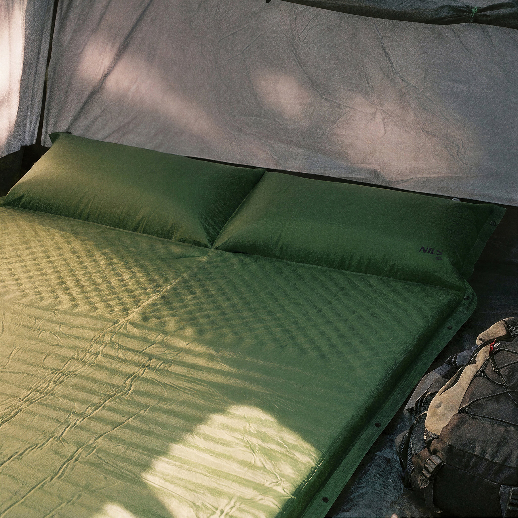 NILS CAMP NC4060 Samonafukovací karimatka pro dvě osoby, zelená