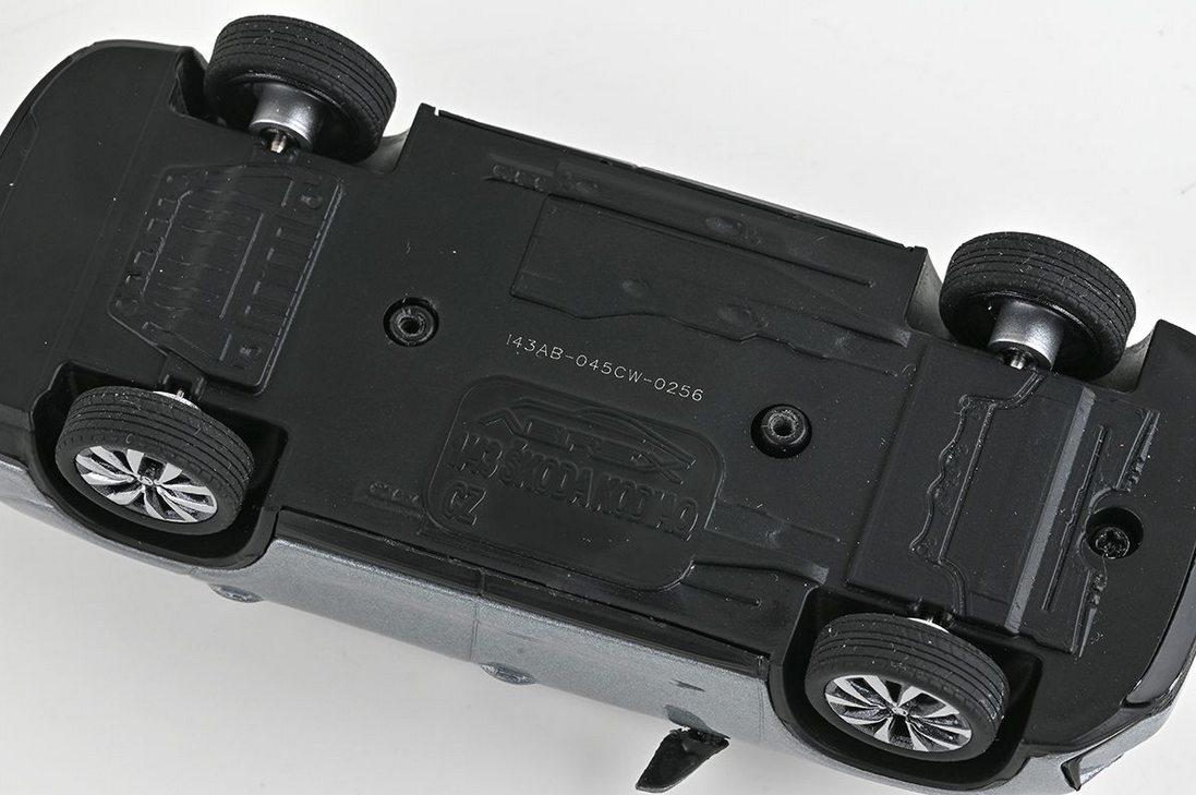 Abrex Škoda Kodiaq II (2023) Stříbrná Smoky Diamond Metalíza 1:43