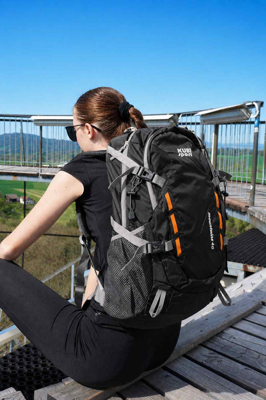 Turistický batoh Mountains 40 L, černý