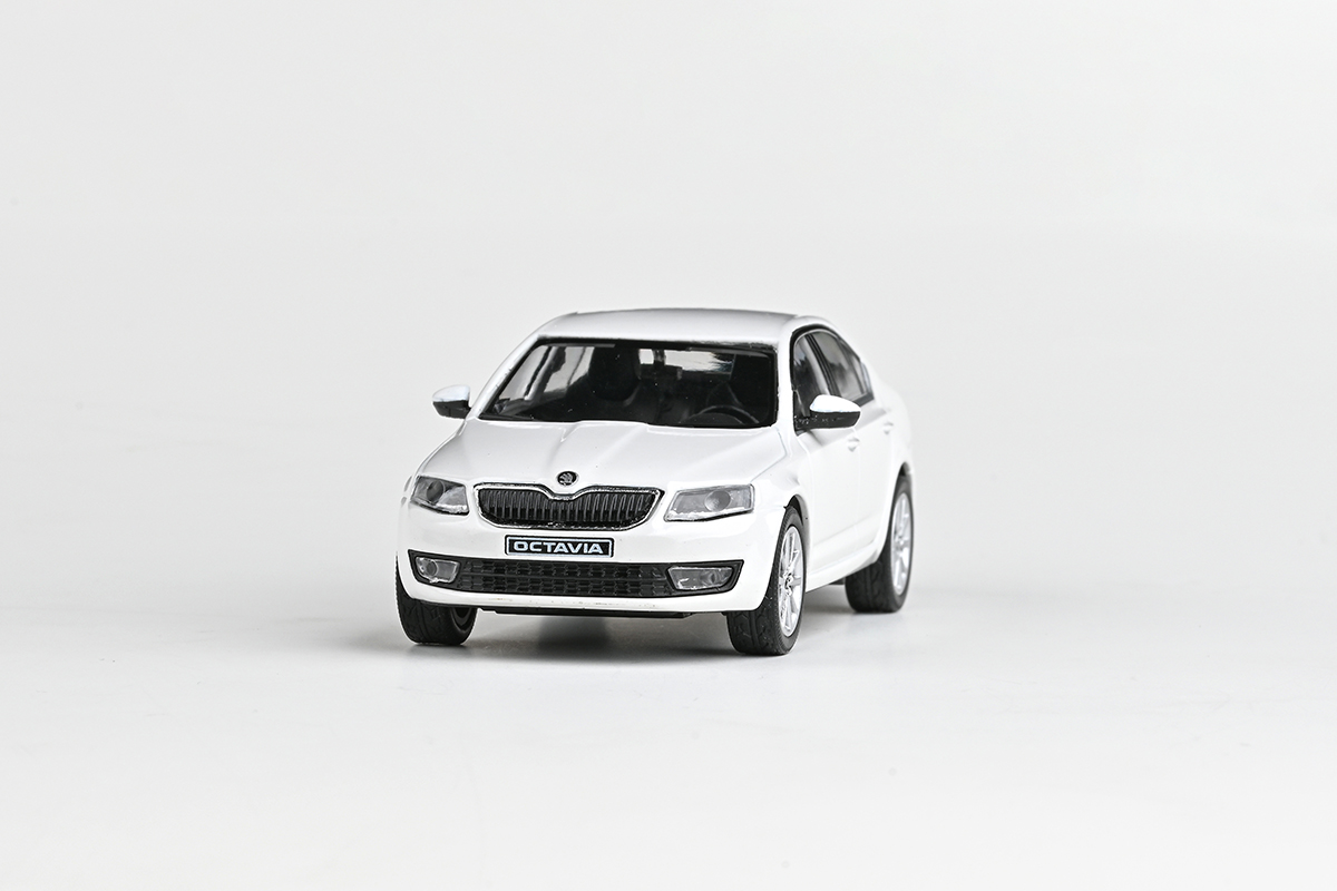 Abrex Škoda Octavia III (2012) Bílá Candy 1:43