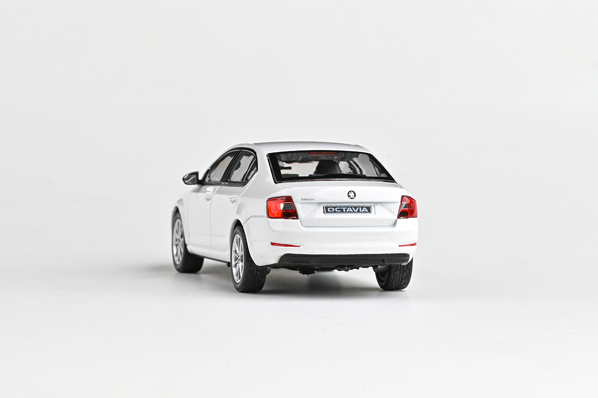 Abrex Škoda Octavia III (2012) Bílá Candy 1:43