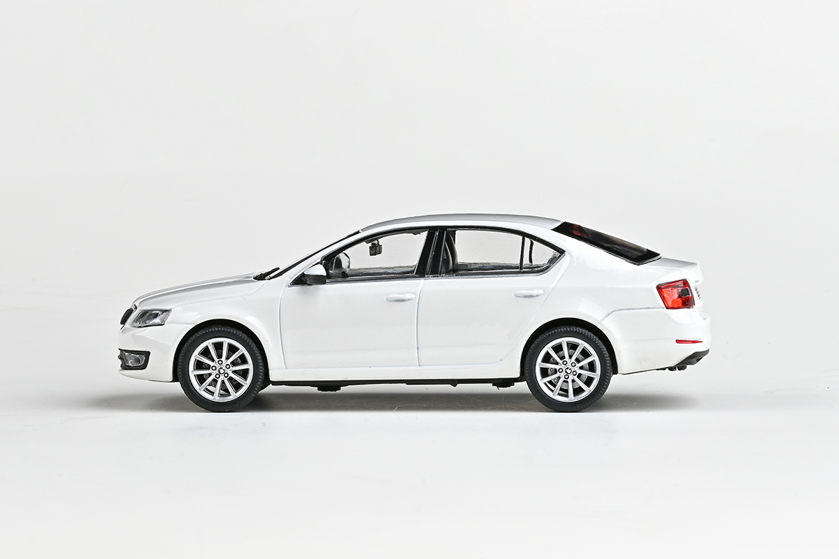 Abrex Škoda Octavia III (2012) Bílá Candy 1:43
