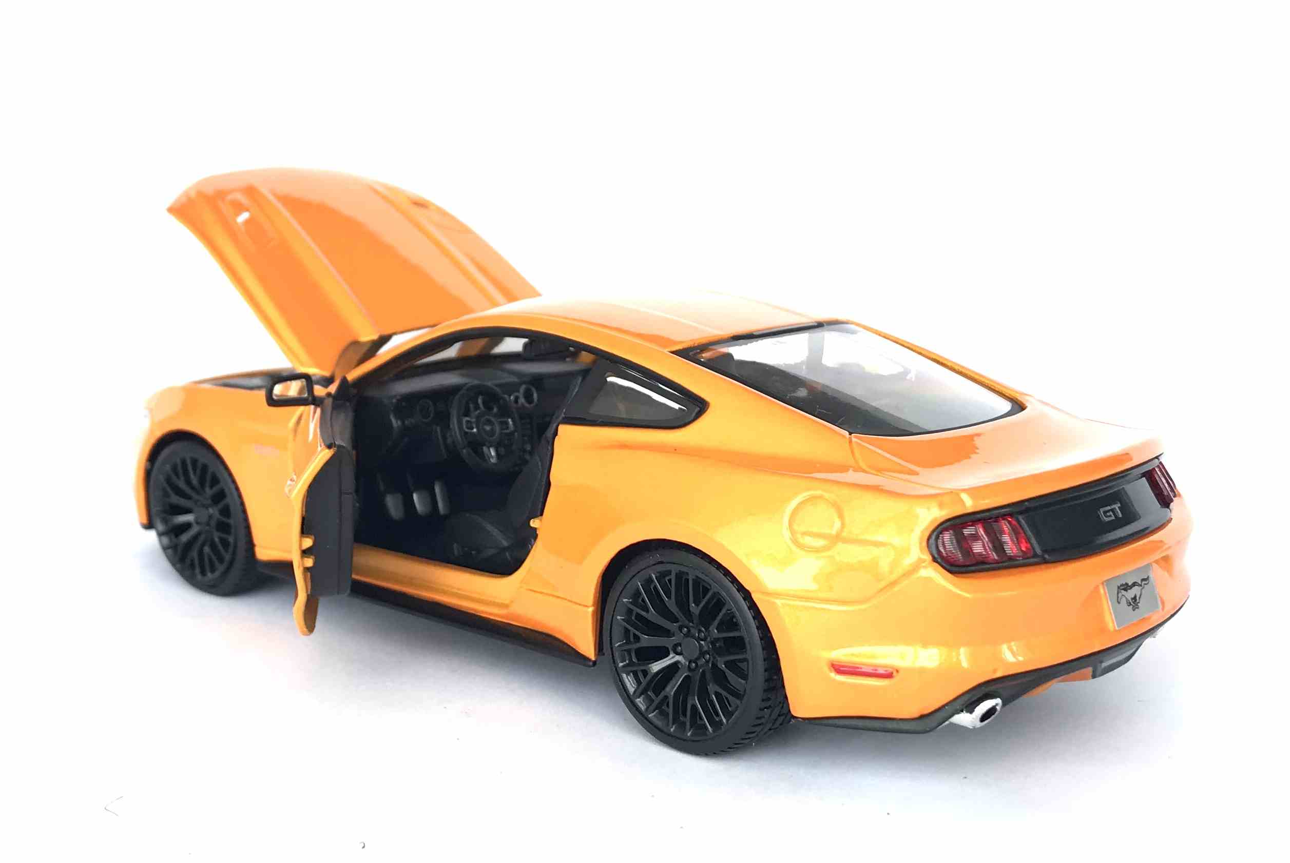 Maisto Ford Mustang GT 2015 Oranžový 1:24