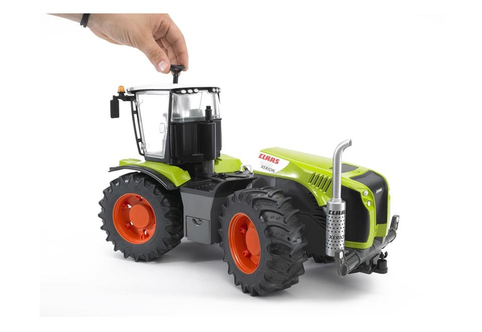 Bruder 3015 Traktor Claas Xerion 5000