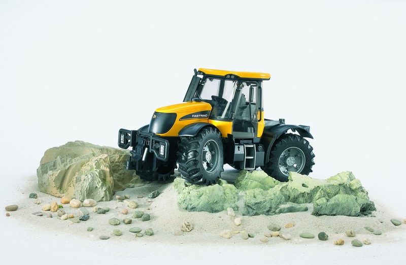Bruder 3030 Traktor JCB Fastrac 3220