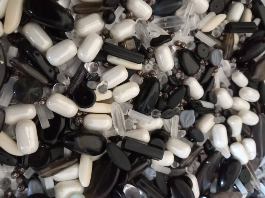 Skleněné korálky Jablonec - Černo-bílý mix 150g