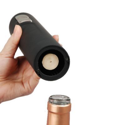 Elektronická vývrtka Black Twister a ořezávač