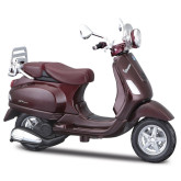 Maisto skůtr Vespa LXV (2013) bordó 1:18