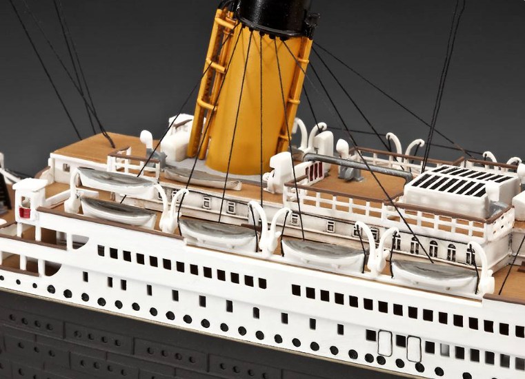 Revell Dárkový set stavebnice 05715 R.M.S. Titanic