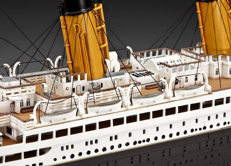 Revell Dárkový set stavebnice 05715 R.M.S. Titanic