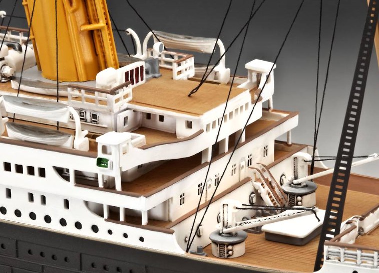 Revell Dárkový set stavebnice 05715 R.M.S. Titanic