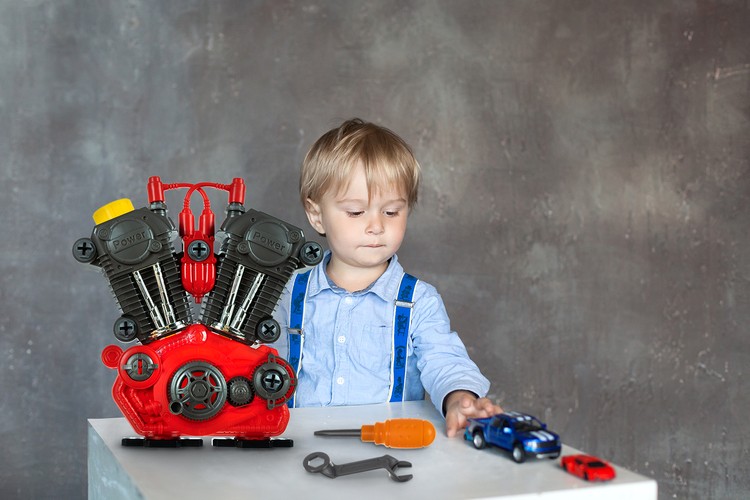 Kruzzel Motor pro malého automechanika